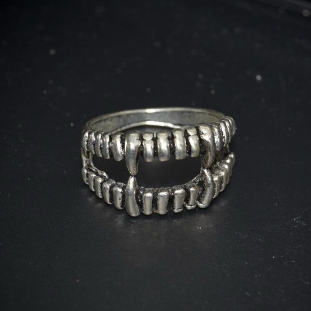 Jaws Ring